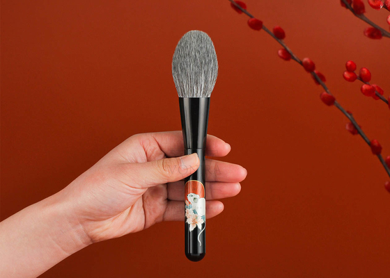 Vonira Beauty Simli Gümüş El Yapımı Sürdürülebilir Kalp Şeklinde Fondöten Fırçası, Lüks Makyaj Uygulaması İçin